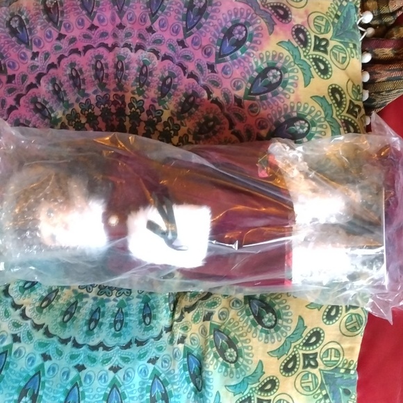 Vintage porcelain holiday doll - Picture 3 of 8